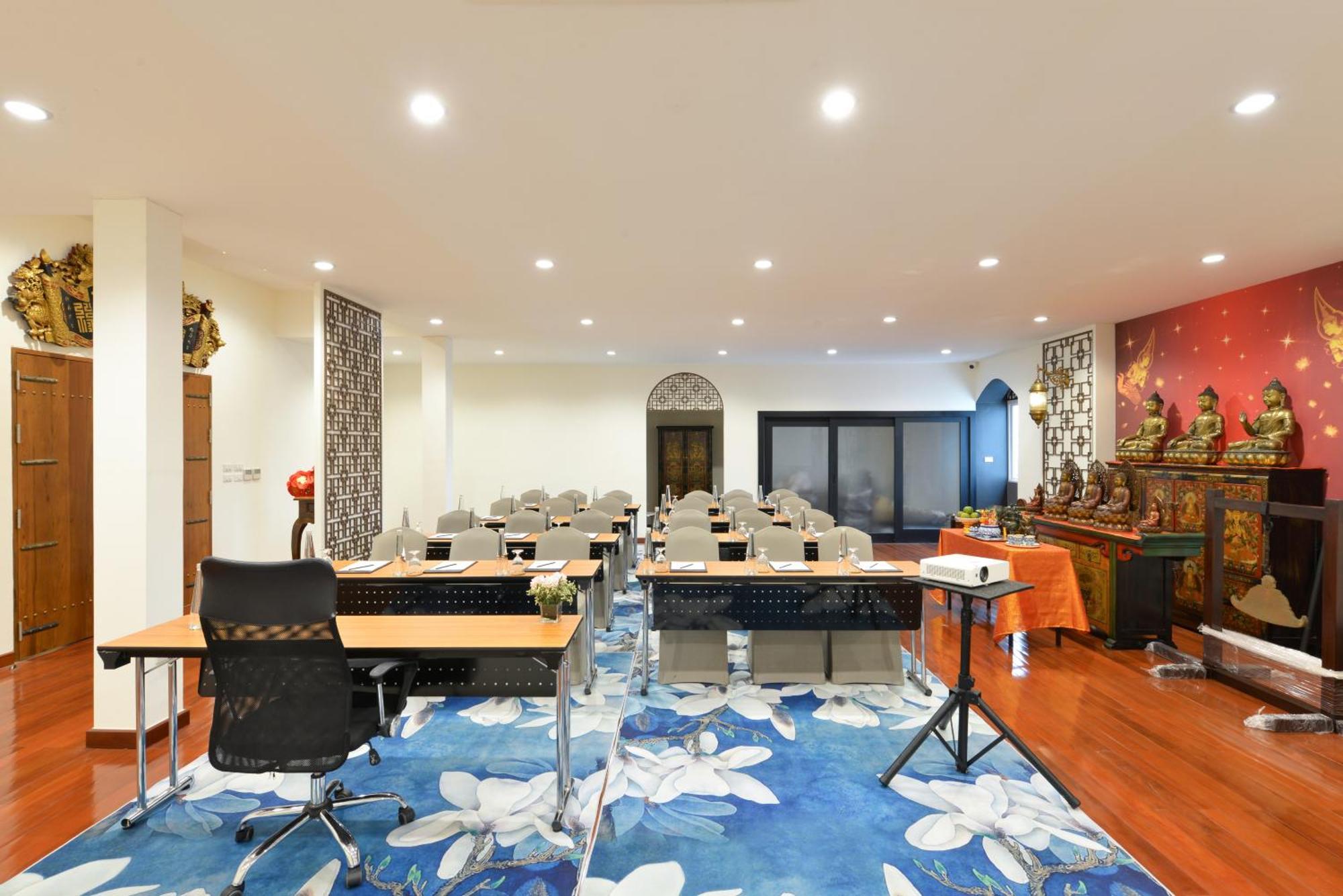 Villa De Pranakorn Банкок Екстериор снимка Meeting room