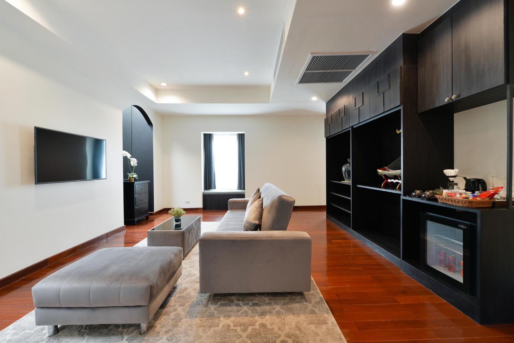 Villa De Pranakorn Банкок Екстериор снимка A suite at the airport