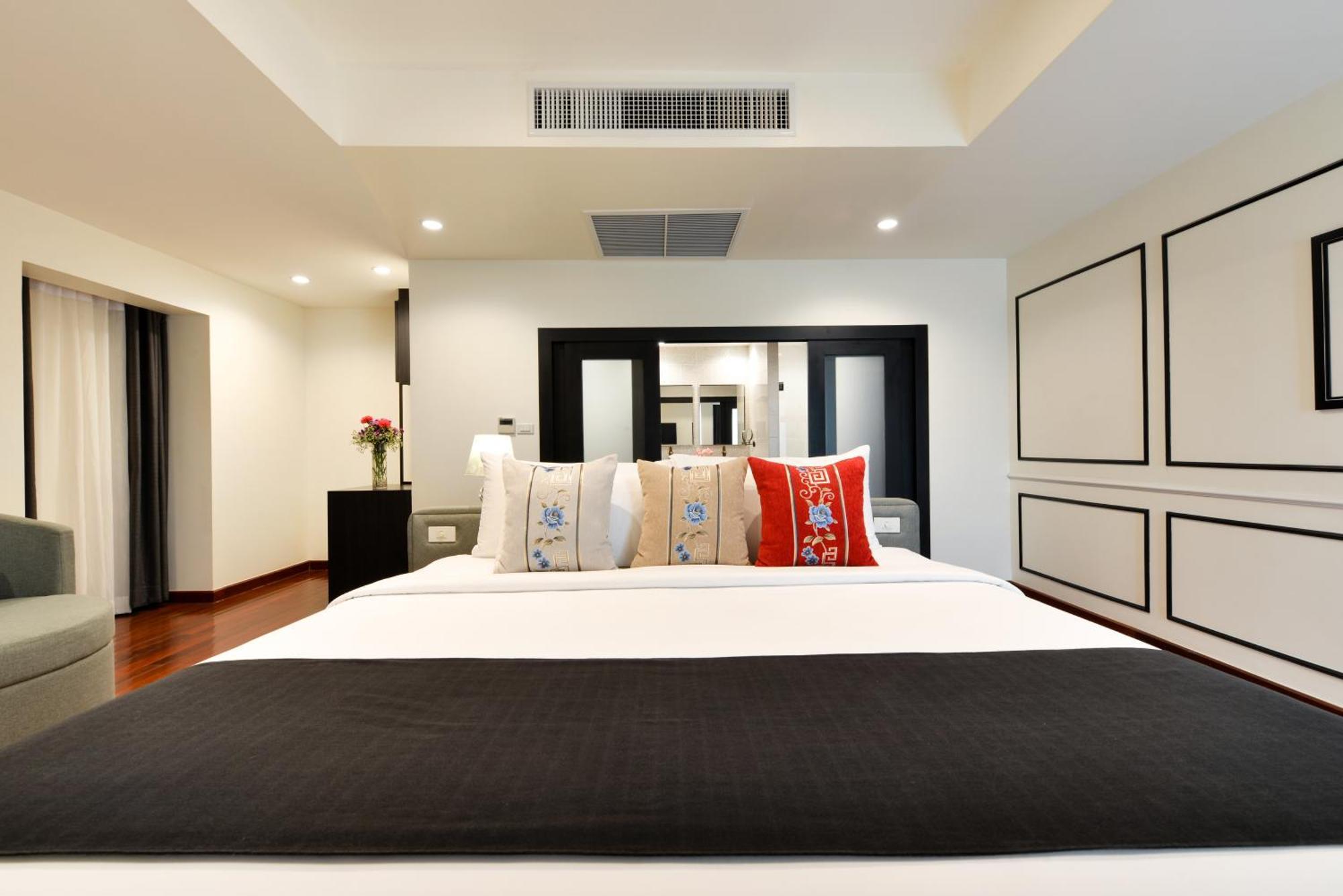 Villa De Pranakorn Банкок Екстериор снимка Deluxe Suite